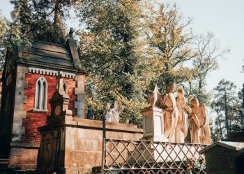 «Гробниця-готель» та пам’ятник «сплячій красуні». Історія Личаківського цвинтаря у Львові