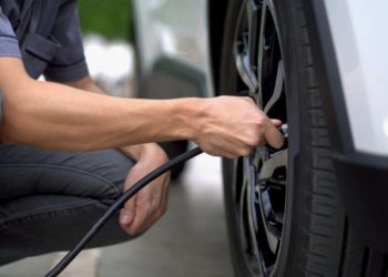 Як перевірити тиск у шинах в авто без датчиків: відповідь фахівця | АВТО НОВИНИ |