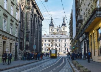 Львів попереджають про ожеледицю на дорогах