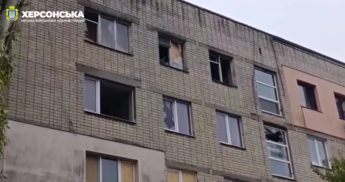 Будинок після російських обстрілів у Херсоні