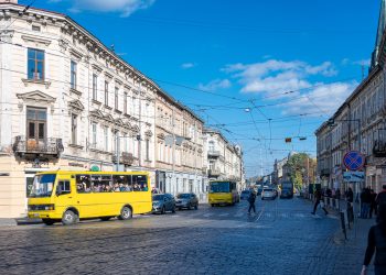 Нецензурно висловлювався до пасажира. На Львівщині оштрафували водія маршрутки