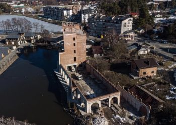 Озеро біля «Чебуречної» у Брюховичах остаточно повернули у власність громади Львова