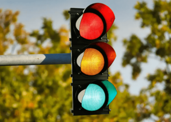 Світлофори в Україні зміняться в 2025 році: нові стандарти | АВТО НОВИНИ |