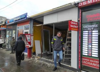 У Львові вдруге демонтують скандальний МАФ, де отруїлись люди