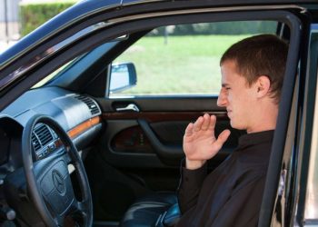 Запах бензину в салоні авто: чому це небезпечно та як швидко вирішити проблему | АВТО НОВИНИ |