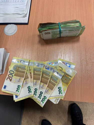 Львівські митники затримали іноземця із незадекларованими рублями, доларами та євро – 01