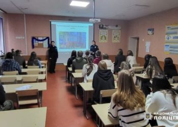 Поліцейські допомагають смілянським старшокласникам обрати шлях до майбутньої професії — Новости Черкасс