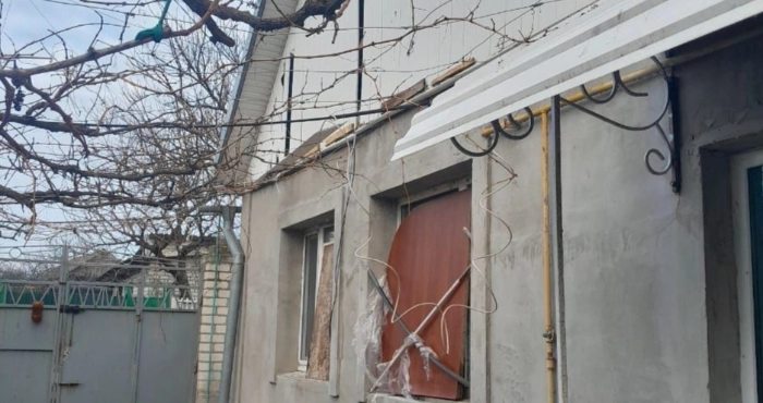 Будинок після російського обстрілу Білозерки / Фото Херсонської ОВА
