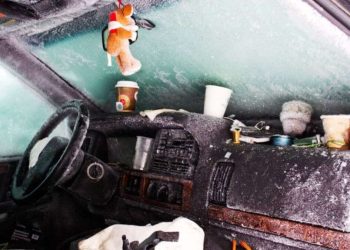 Що не можна залишати всередині авто взимку: поради фахівців | АВТО НОВИНИ |