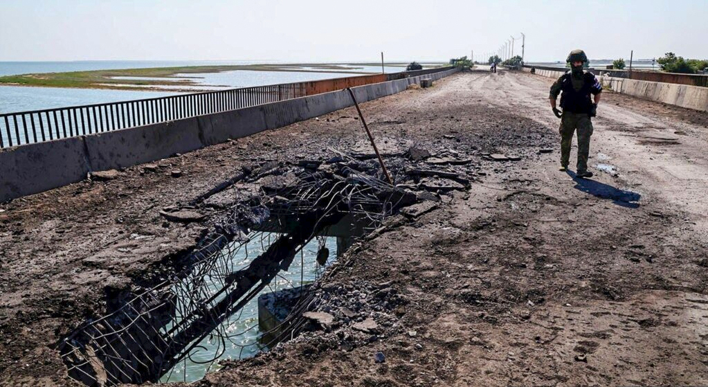 Чонгарський автомобільний міст після обстрілу у червні 2023 року. 