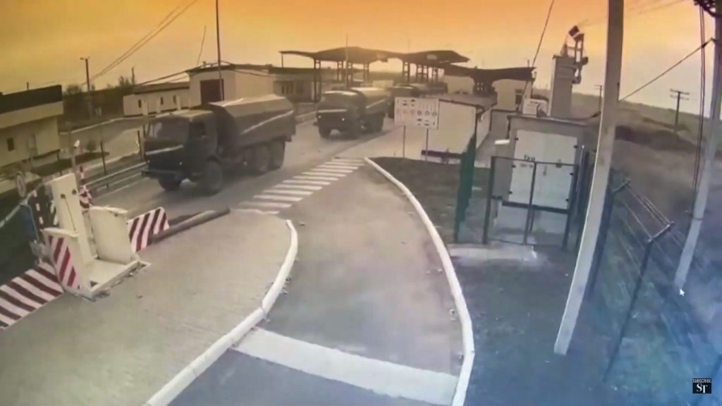 Російські окупанти прориваються через КПВВ Чонгар 24 лютого 2022 року