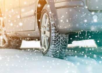 Як правильно керувати автомобілем взимку, аби знизити ризик утворення ДТП | АВТО НОВИНИ |