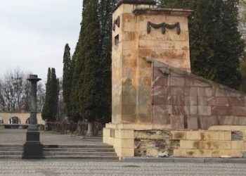 Львівська міськрада дозволила перенесення радянських поховань із Пагорбу Слави