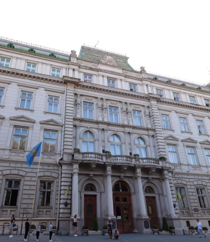 Львівська ОВА шукає керівника управління персоналу