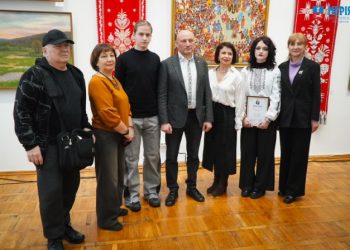 Міський голова Черкас нагородив черкасців з нагоди Дня Соборності України — Новости Черкасс