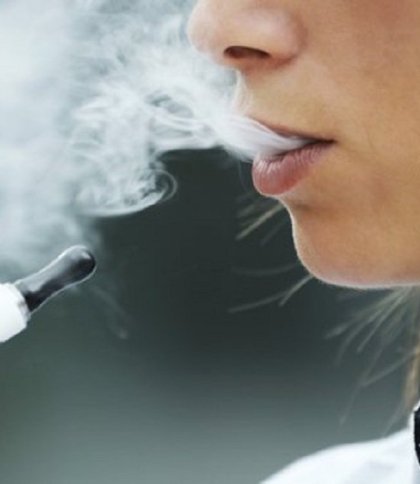 На Львівщині матір школяра оштрафували через куріння електронної сигарети на уроці