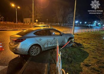 Не мав права керування: у Черкасах водій в’їхав у парканчик — Новости Черкасс