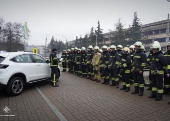 Рятувальники Черкащини опановують навички гасіння пожеж на електромобілях — Новости Черкасс