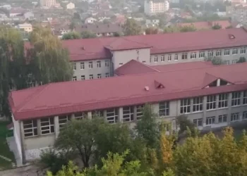 Розслідування у школі №30 Львова: звільнено лаборанта за образи учнів