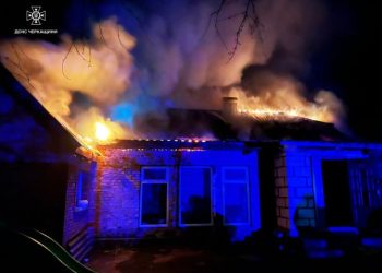 У Карашині через коротке замикання електромережі горів житловий будинок — Новости Черкасс