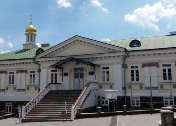 У Почаївську лавру не пускають комісію з Міністерства