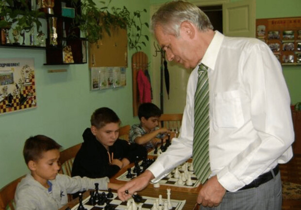 Сергей Голубев вместе с детьми. 