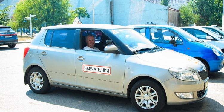 Мистецтво керування автомобілем з механічною коробкою передач