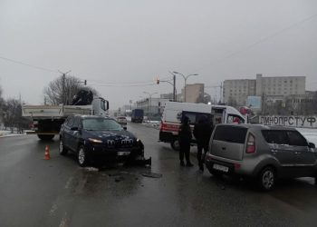 Аварія у Тернополі біля ТРЦ Подоляни – є травмовані