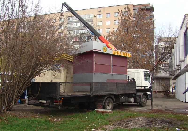 Демонтують кіоск/МАФ