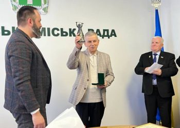 Ексмера Сміли привітали з 70-річчям і вручили унікальну відзнаку — Новости Черкасс