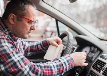 Як перевірити реальний пробіг авто за кермом | АВТО НОВИНИ |