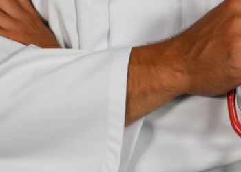 Львівські лікарі видалили рідкісну пухлину у 27-річної жінки