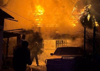 Пожежа у селі Шманьківчики у Тернопільській області – згоріло авто та гараж