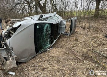 Автомобіль на Уманщині злетів у кювет, водія госпіталізували — Новости Черкасс
