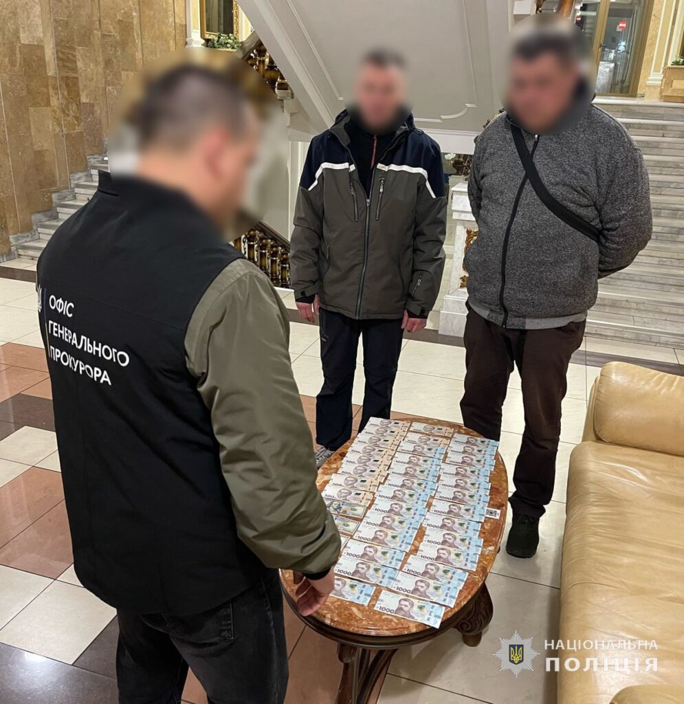 інспектора Укртрансбезпеки затримали на хабарі