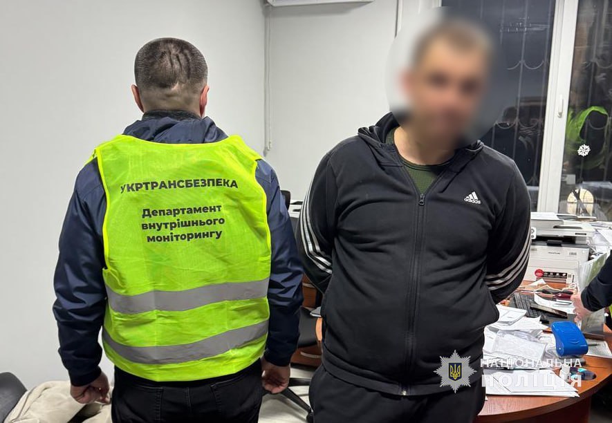 правоохонці затримали інспектора Укртрансбезпеки