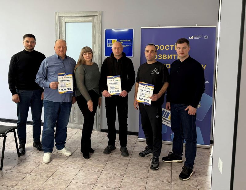 люди з сертифікатт