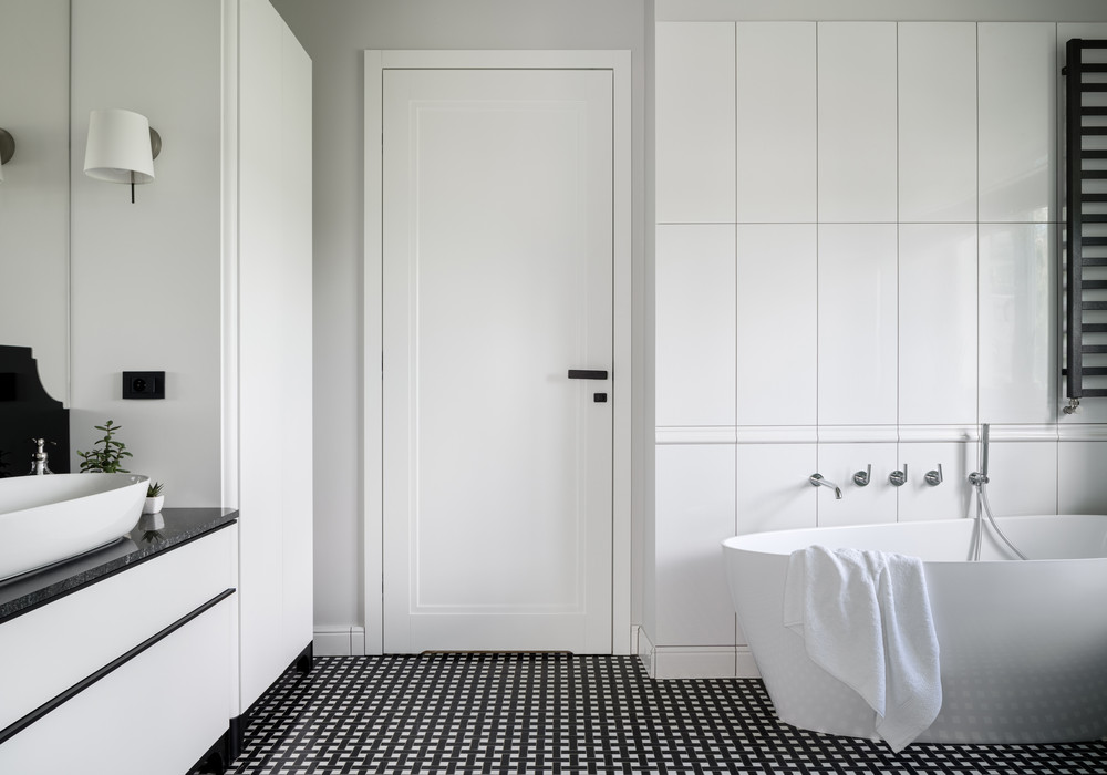 дерев'яні двері для ванної кімнати