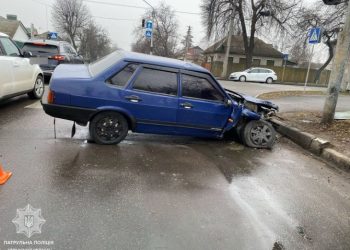 Нетверезий водій ВАЗа збив опору світлофора і втік з місця пригоди — Новости Черкасс