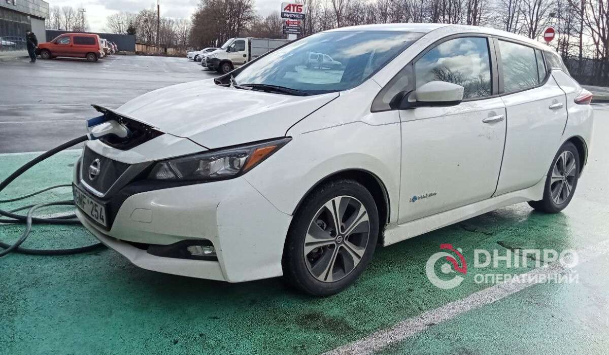 авто Nissan Leaf