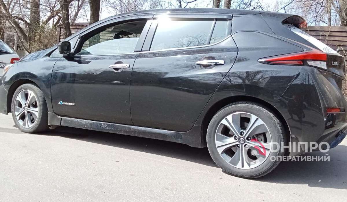 авто Nissan Leaf