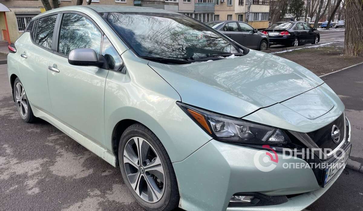 автомобіль Nissan Leaf