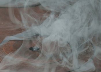 У багатоквартирному будинку на Сихові чадним газом отруїлися троє осіб