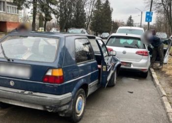 У Львові п’яний водій скоїв ДТП і почав пити горілку перед патрульними — Львівщіна
