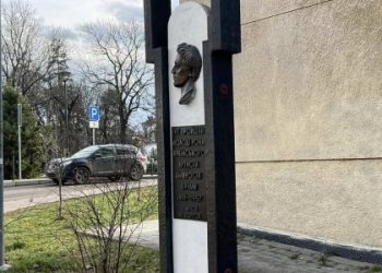 З площі Святого Юра заберуть пам’ятний знак актору-чекісту