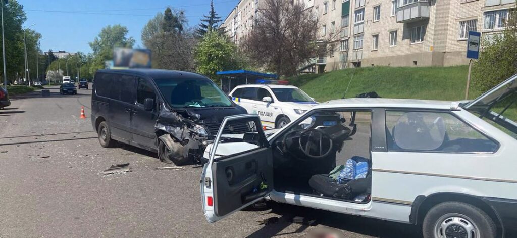 дві автівки зіштовхнулися у Черкасах