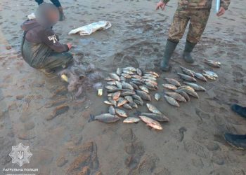 Черкаський водний патруль виявив чоловіка, який здійснював незаконний вилов риби — Новости Черкасс