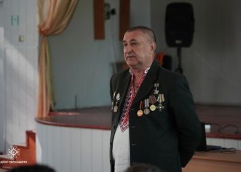 Із черкаськими школярами зустрівся ліквідатор аварії на Чорнобильській АЕС — Новости Черкасс