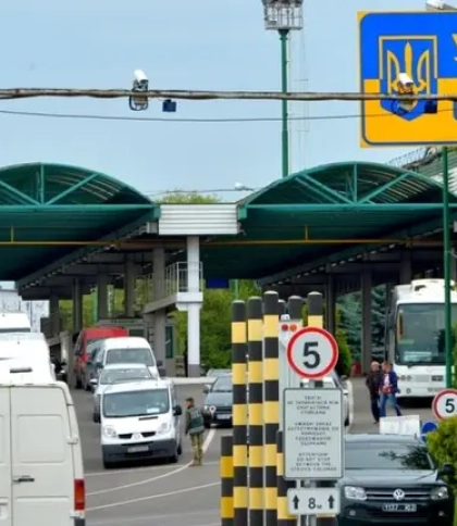 Львівські прикордонники попередили про можливі черги у ПП “Шегині”