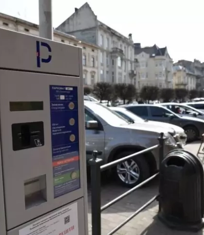 На Львівському вокзалі та поблизу політехніки облаштують нові паркувальні майданчики